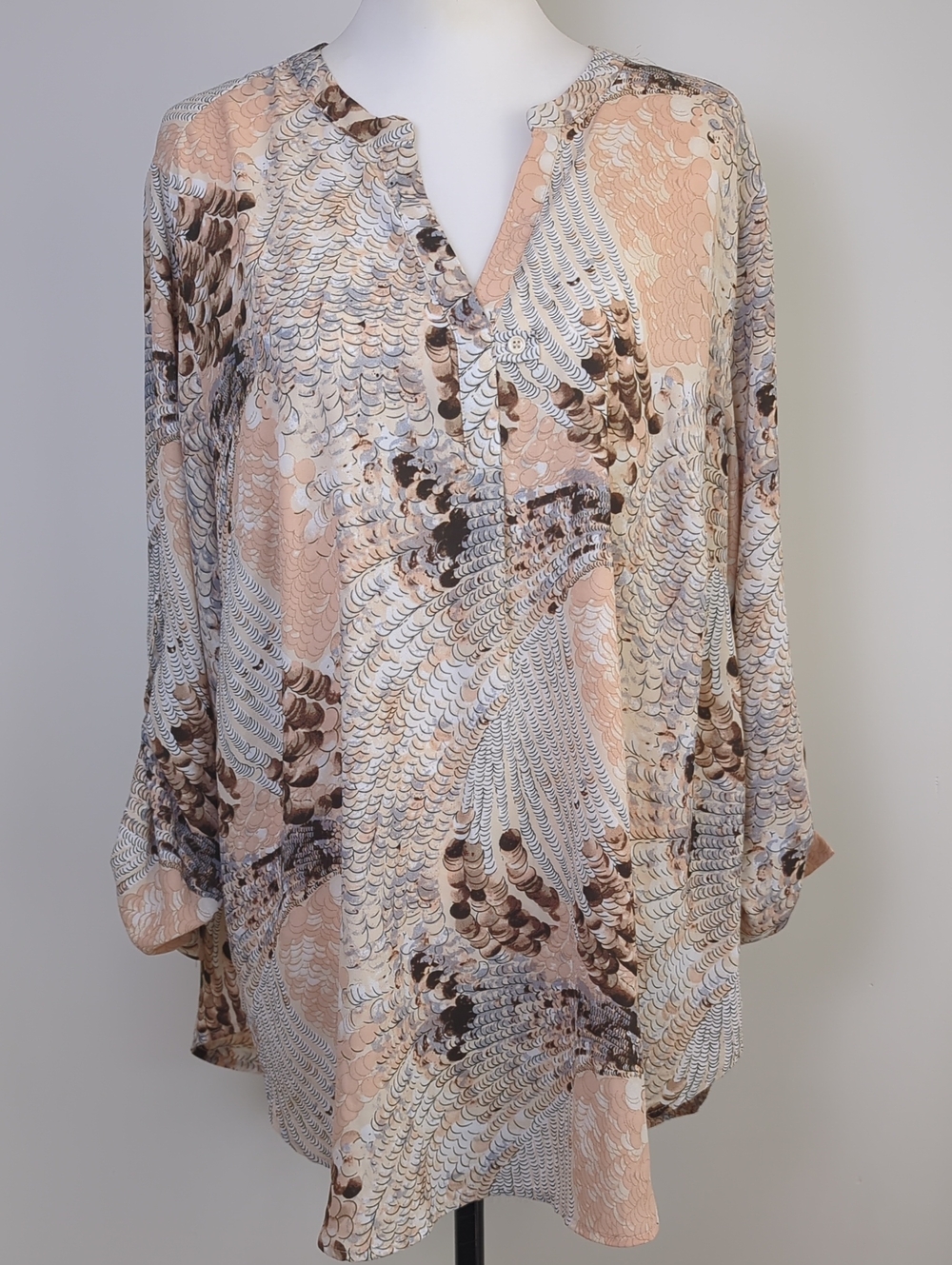 Premise Studio Woman 1X Blouse Tunic Top Split V-Neck Abstract Scale Print Boho